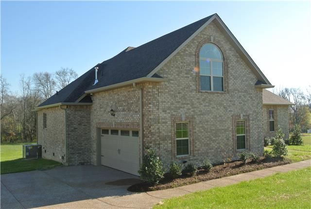 1008 Robert Lee Dr, Gallatin, TN 37066