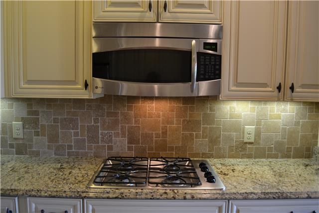 200 Scarsdale Dr N, Hendersonville, TN 37075