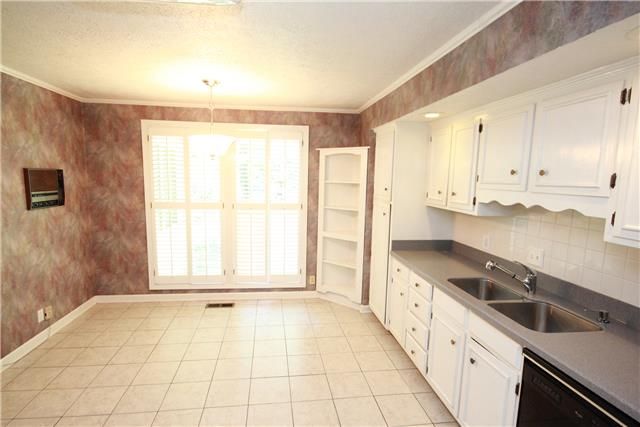 257 Hidden Lake Rd, Hendersonville, TN 37075