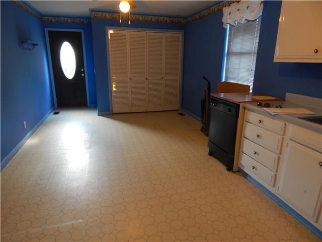 126 Mae Cir, Dickson, TN 37055