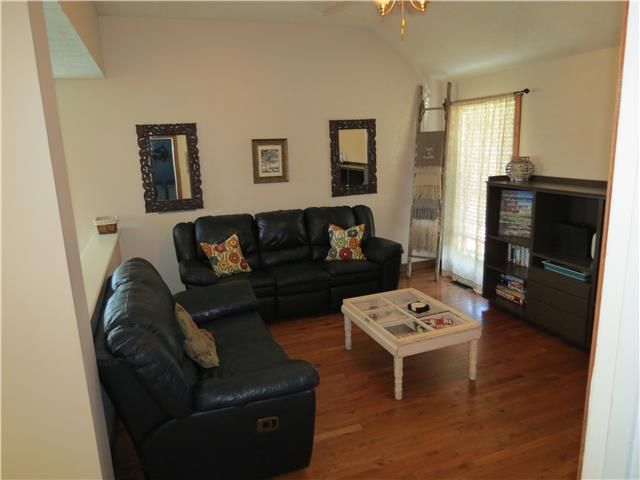 1046 Glendale Dr, Dickson, TN 37055