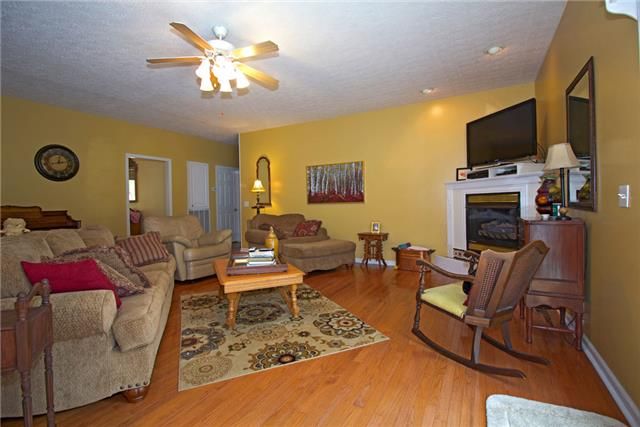 3927 Cage Ellis Rd, Springfield, TN 37172