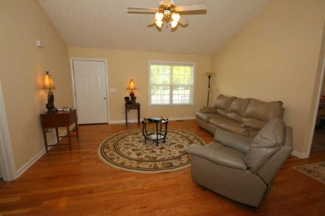 302 Fazio Ct, Bell Buckle, TN 37020