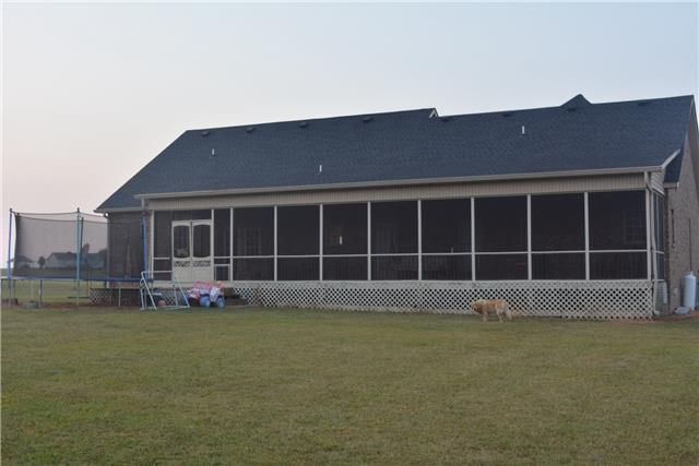 1041 Long Shot Dr, Springfield, TN 37172