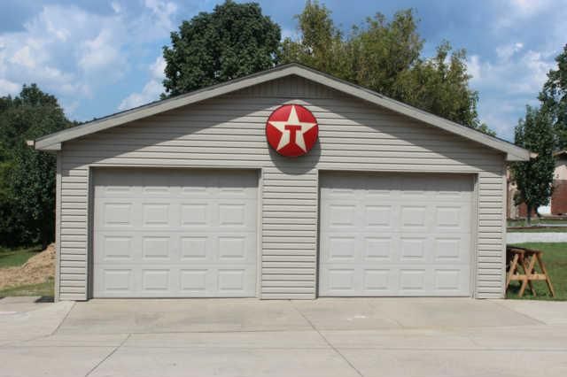 2111 Johnson Ave, Burns, TN 37029