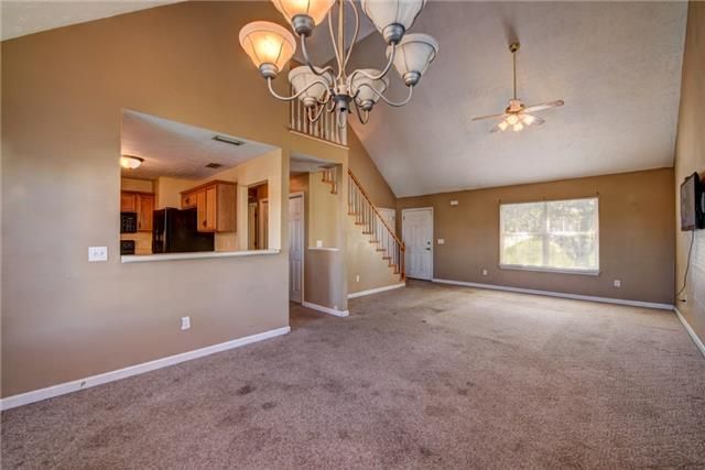 250 Lake Forest Dr, La Vergne, TN 37086