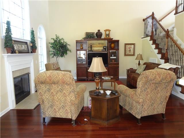 132 Seven Springs Dr, Mount Juliet, TN 37122