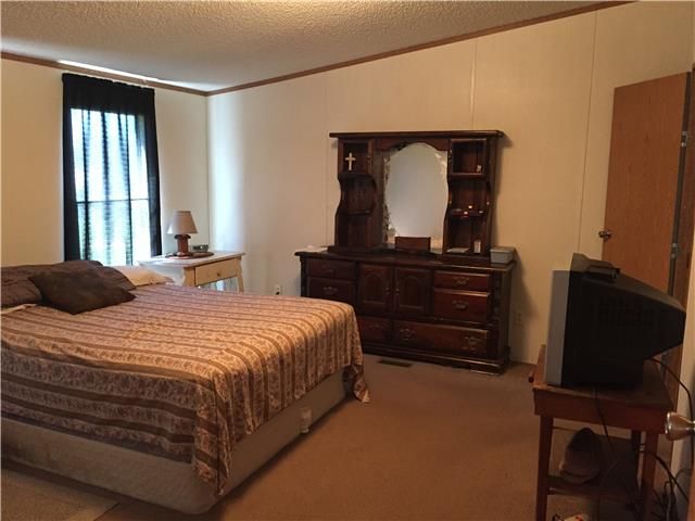 2055 Old Greenbrier Pike, Greenbrier, TN 37073