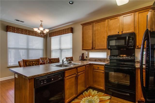 565 Griffin Cir, Hermitage, TN 37076