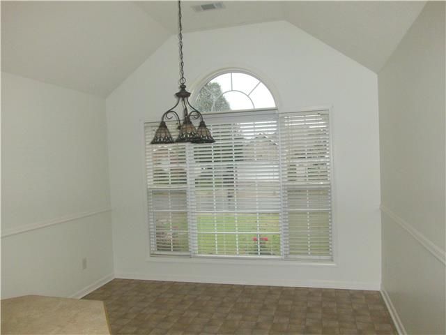 1446 Harrington Dr, Gallatin, TN 37066