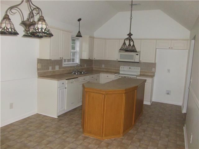 1446 Harrington Dr, Gallatin, TN 37066