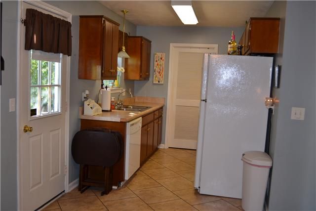 1120 Richard Lee Cir, Hermitage, TN 37076