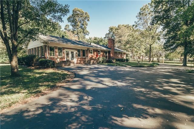 4617 Matthews Rd, Cedar Hill, TN 37032