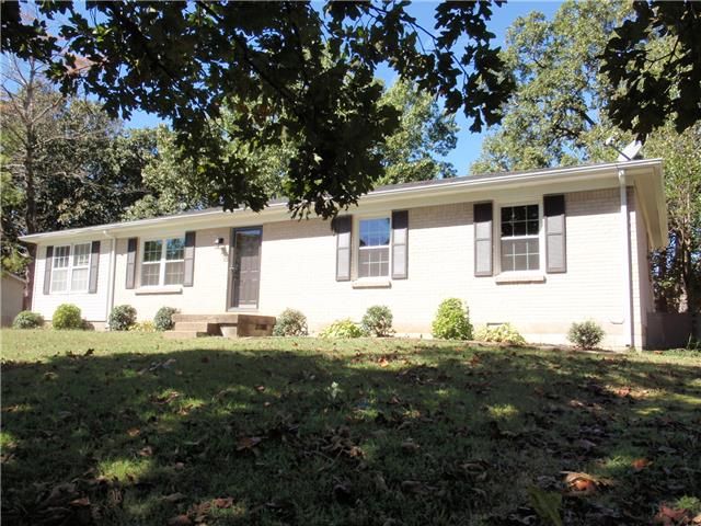 213 Valleywood Dr, Dickson, TN 37055