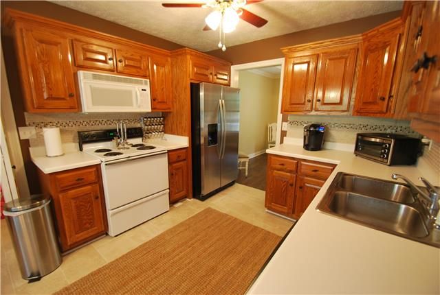 302 Hobbs Dr, White House, TN 37188