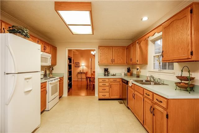2712 Leesa Ann Ln, Old Hickory, TN 37138