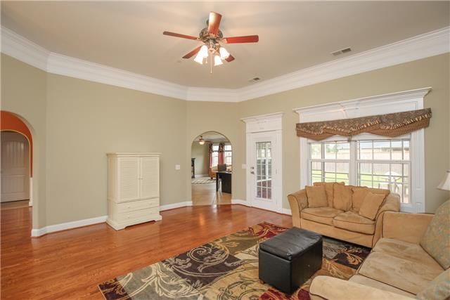 1025 Cascade Falls Dr, Murfreesboro, TN 37129