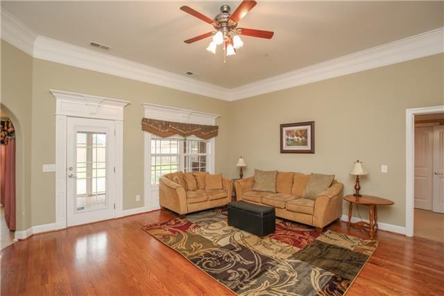 1025 Cascade Falls Dr, Murfreesboro, TN 37129