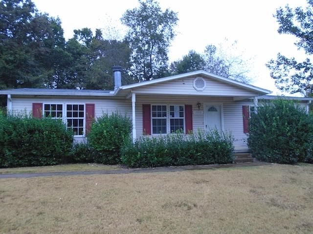 1000 Chris Dr, Portland, TN 37148