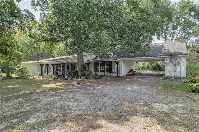 1020 Clearview Pt, Cottontown, TN 37048