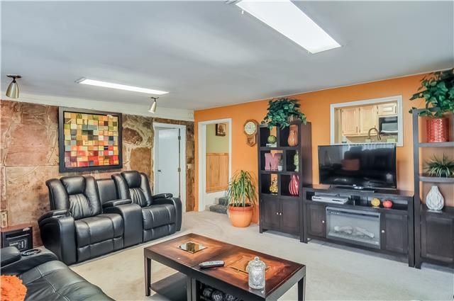 1020 Clearview Pt, Cottontown, TN 37048