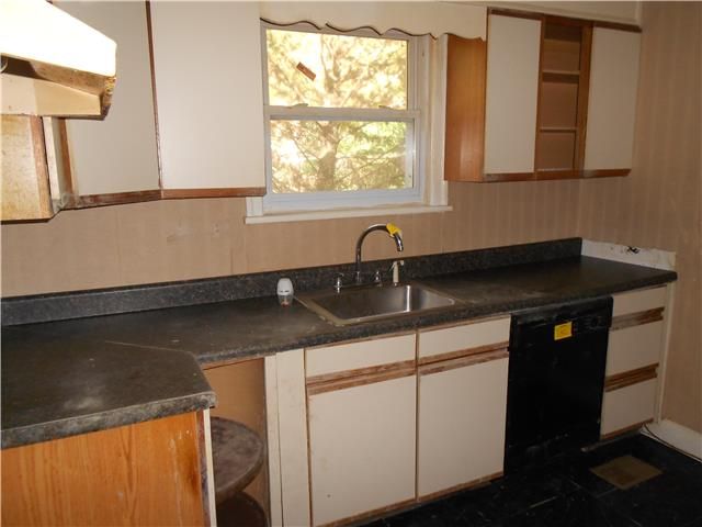 608 Vantrease Rd, Madison, TN 37115