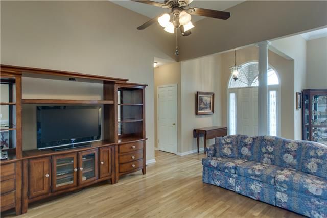 636 Shadowbrook Dr, Columbia, TN 38401
