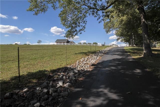 7329 New Chapel Rd, Springfield, TN 37172