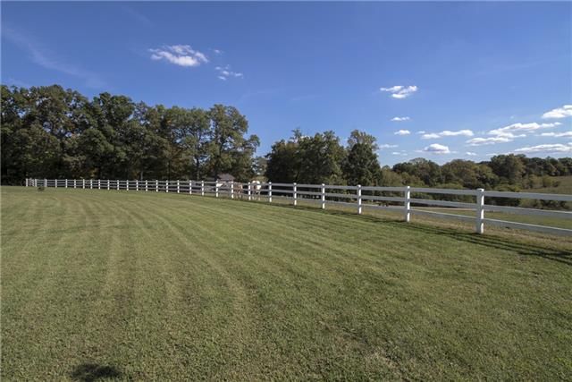 7329 New Chapel Rd, Springfield, TN 37172