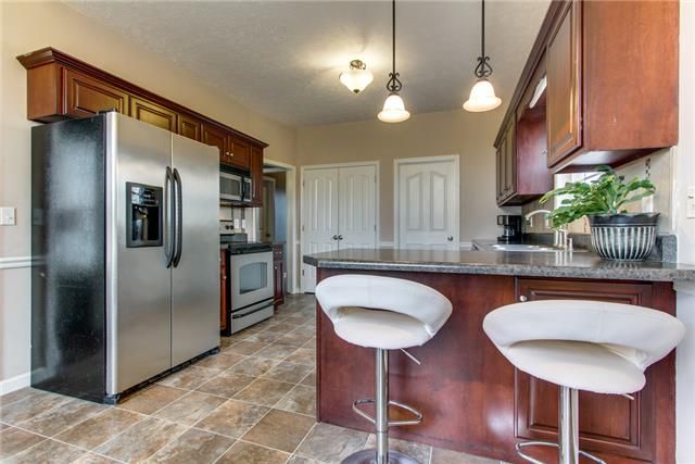 843 Fleming Farms Dr, Murfreesboro, TN 37128