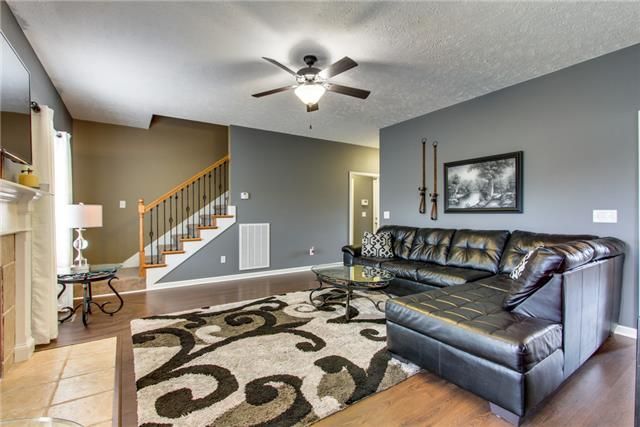 843 Fleming Farms Dr, Murfreesboro, TN 37128
