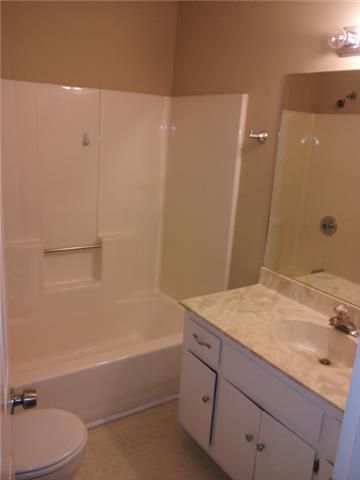 825 Oak Leaf Dr, Old Hickory, TN 37138
