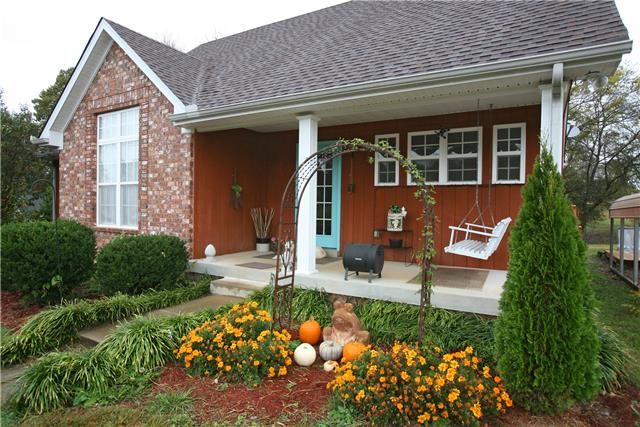 1020 Emerald Valley Dr, Castalian Springs, TN 37031