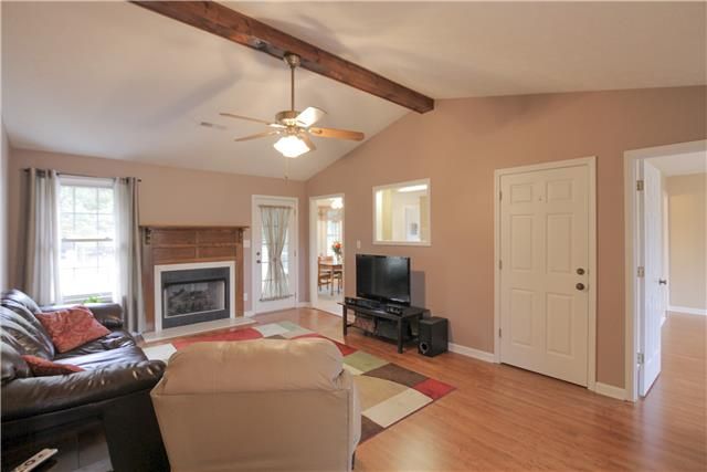 1141 Dorris Winters Rd, Chapmansboro, TN 37035