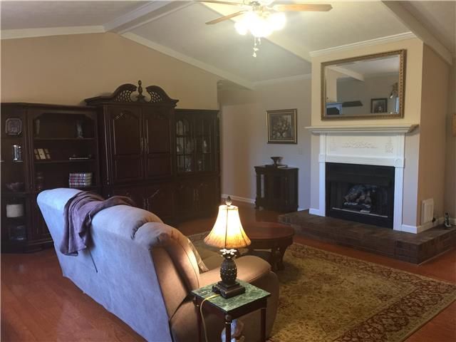 1725 Buck Hollow Rd, Chapmansboro, TN 37035