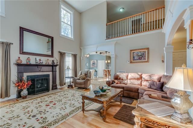 326 Savannah Ridge Dr, Murfreesboro, TN 37127