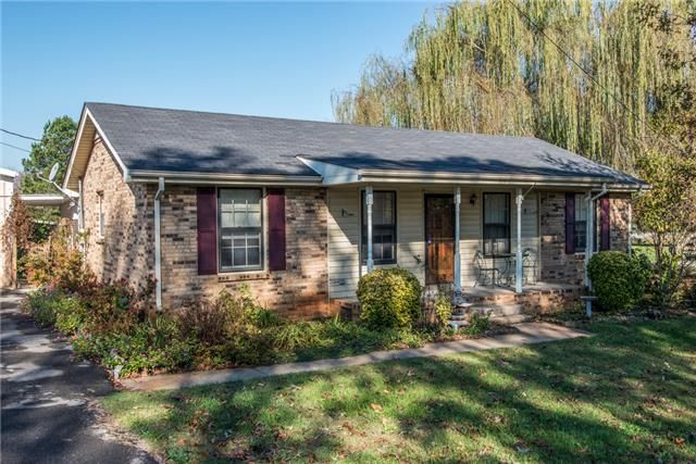 304 E Hillcrest Dr, Springfield, TN 37172