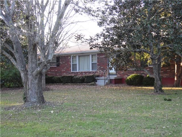 3008 Park Dr, Columbia, TN 38401