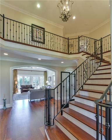 1215 Goodloe Dr, Nashville, TN 37215