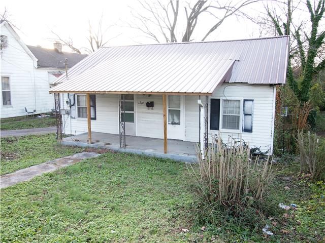 1210 Glade St, Columbia, TN 38401