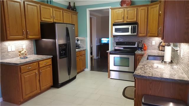1217 Old East Side Rd, Burns, TN 37029