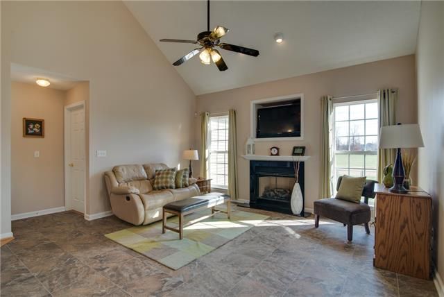 1212 Old Eastside Rd, Burns, TN 37029