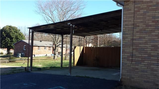 106 Ravenwood Cir, Dickson, TN 37055