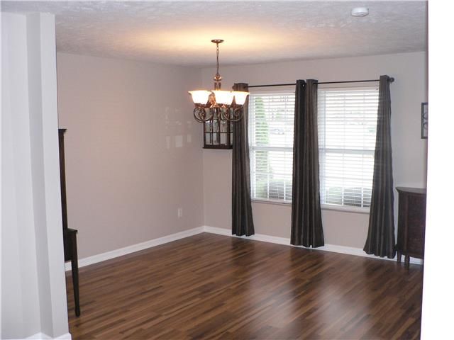 637 Creek Oak Dr, Murfreesboro, TN 37128