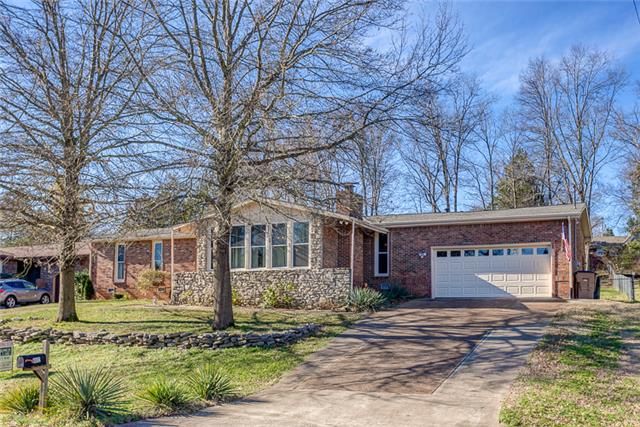 3812 Anderson Rd, Nashville, TN 37217