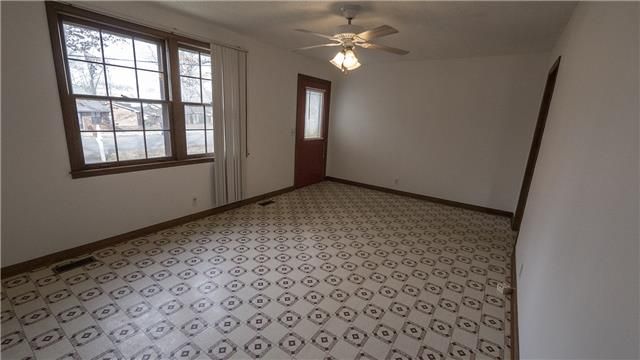 107 Schrader Heights Dr, Dickson, TN 37055