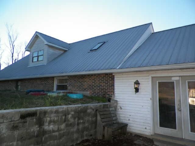 431 Fairfield Rd, Bethpage, TN 37022