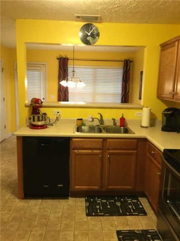 4033 Cody Dr, La Vergne, TN 37086