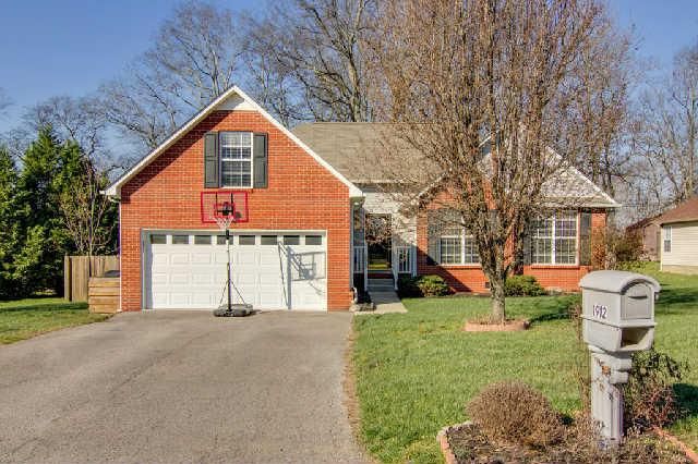 1912 Fieldstone Dr, Columbia, TN 38401