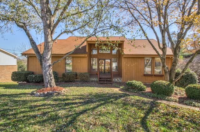 622 Belgium Dr, Hermitage, TN 37076
